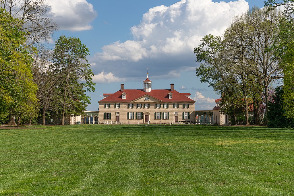 The Mount Vernon mansion with a wide yard in Virginia.