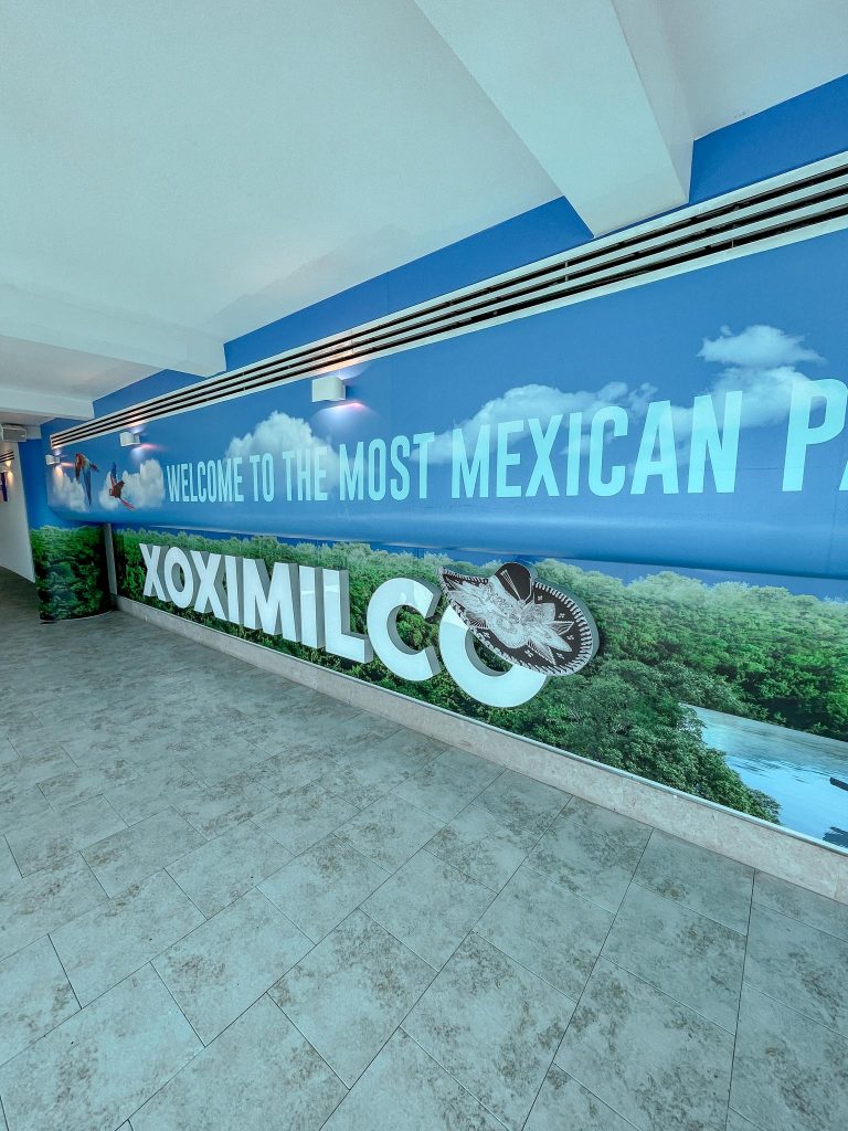 welcome to mexico sign at cancun international airport
