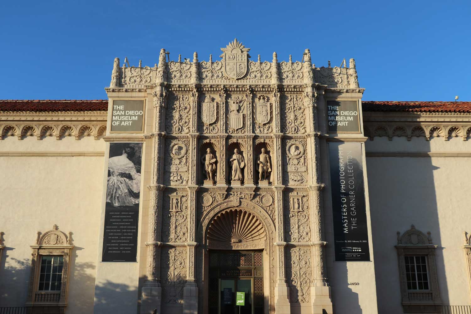The facade of a museum with Southern Spain design.