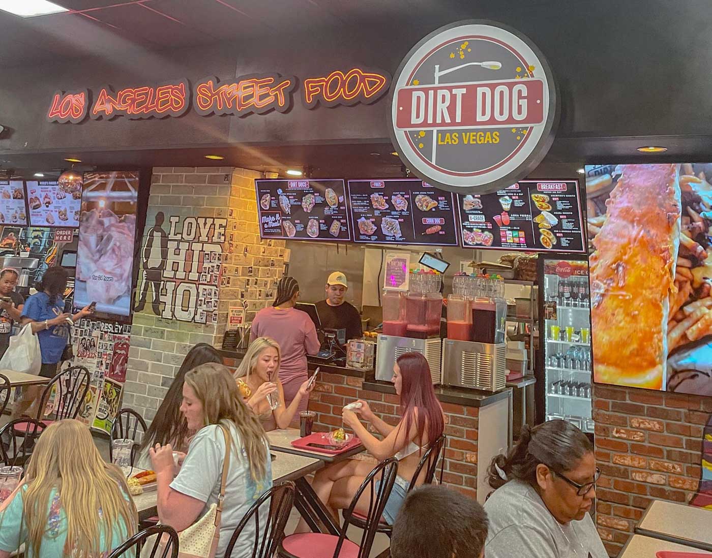 People eating at Dirt Dog, one of the most affordable restaurants in Las Vegas.