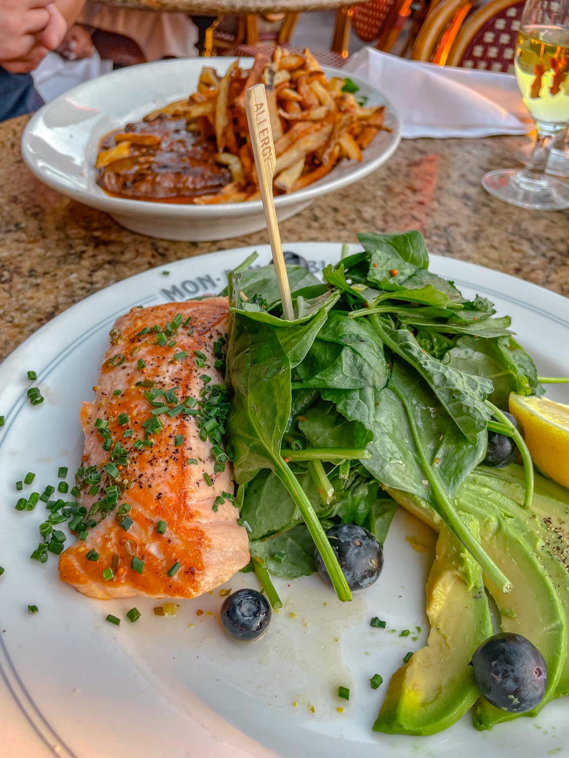 A plate of salmon and veggies.