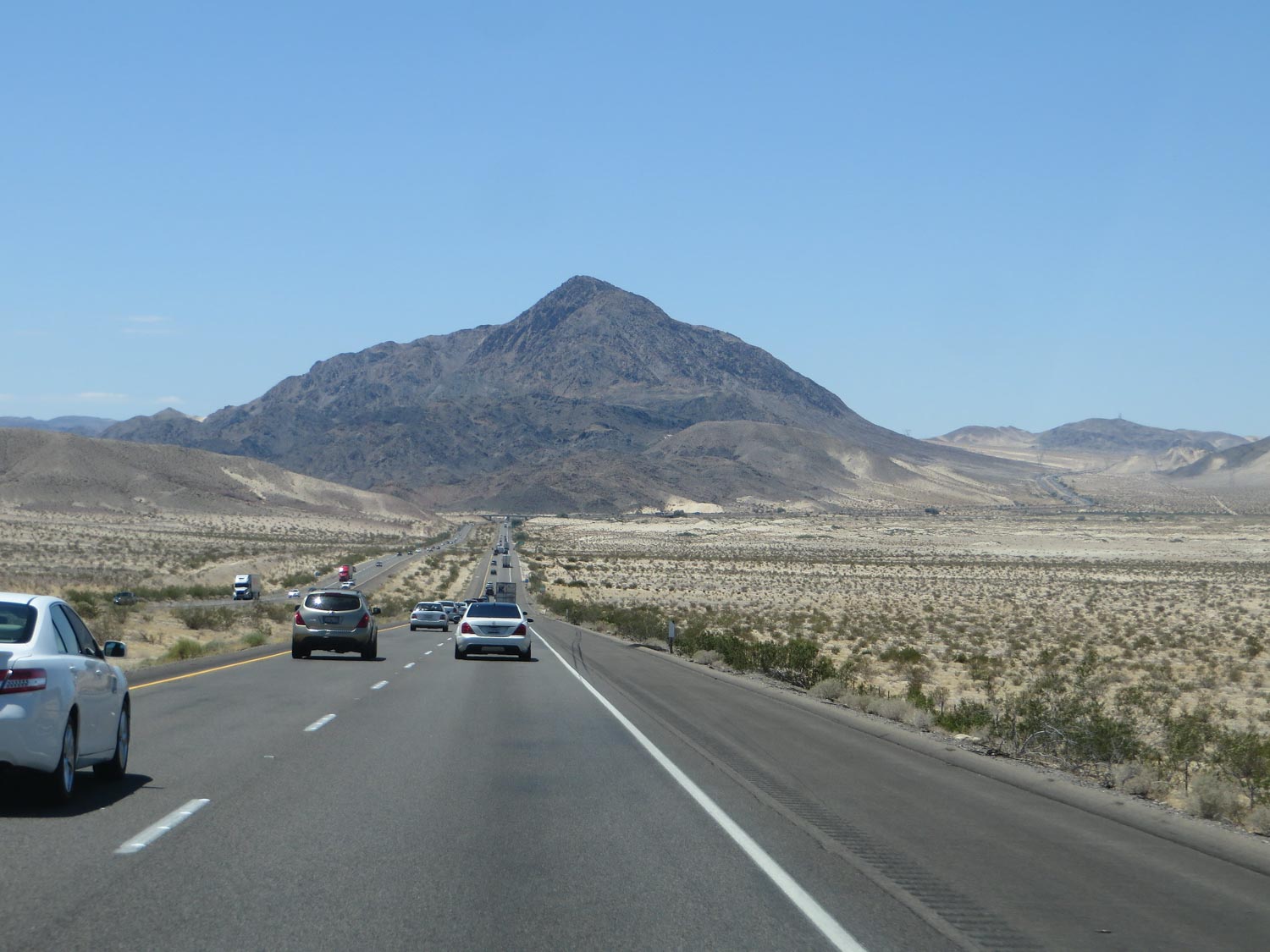 Cars on the road along the desert between LA and Las Vegas.