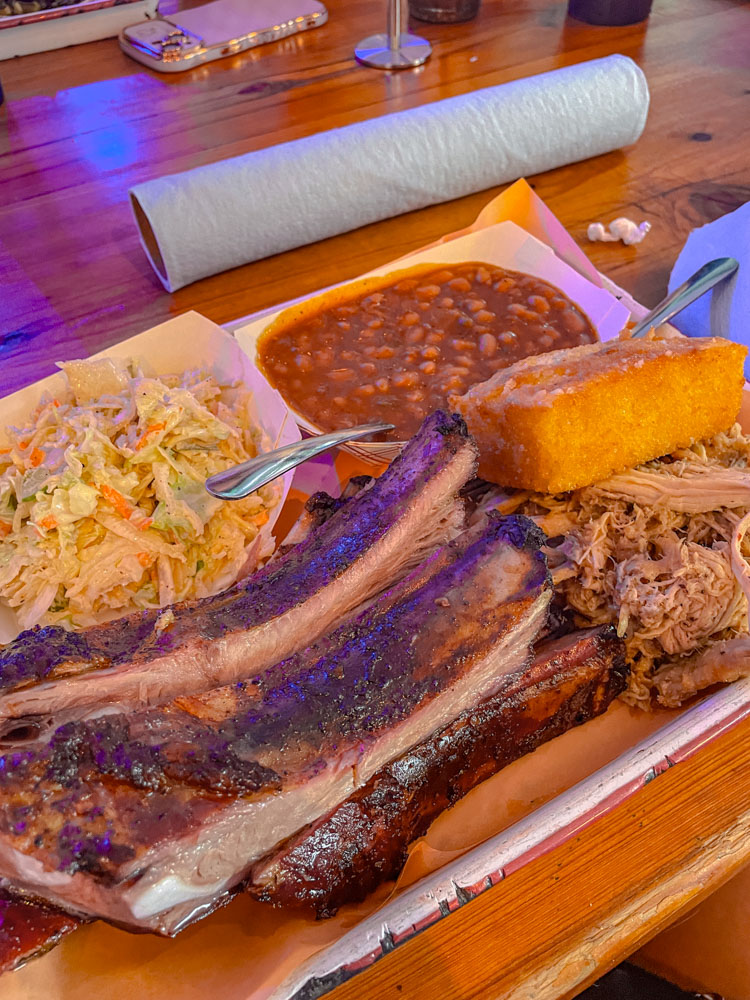 Barbecue dish with beans and vegetables.