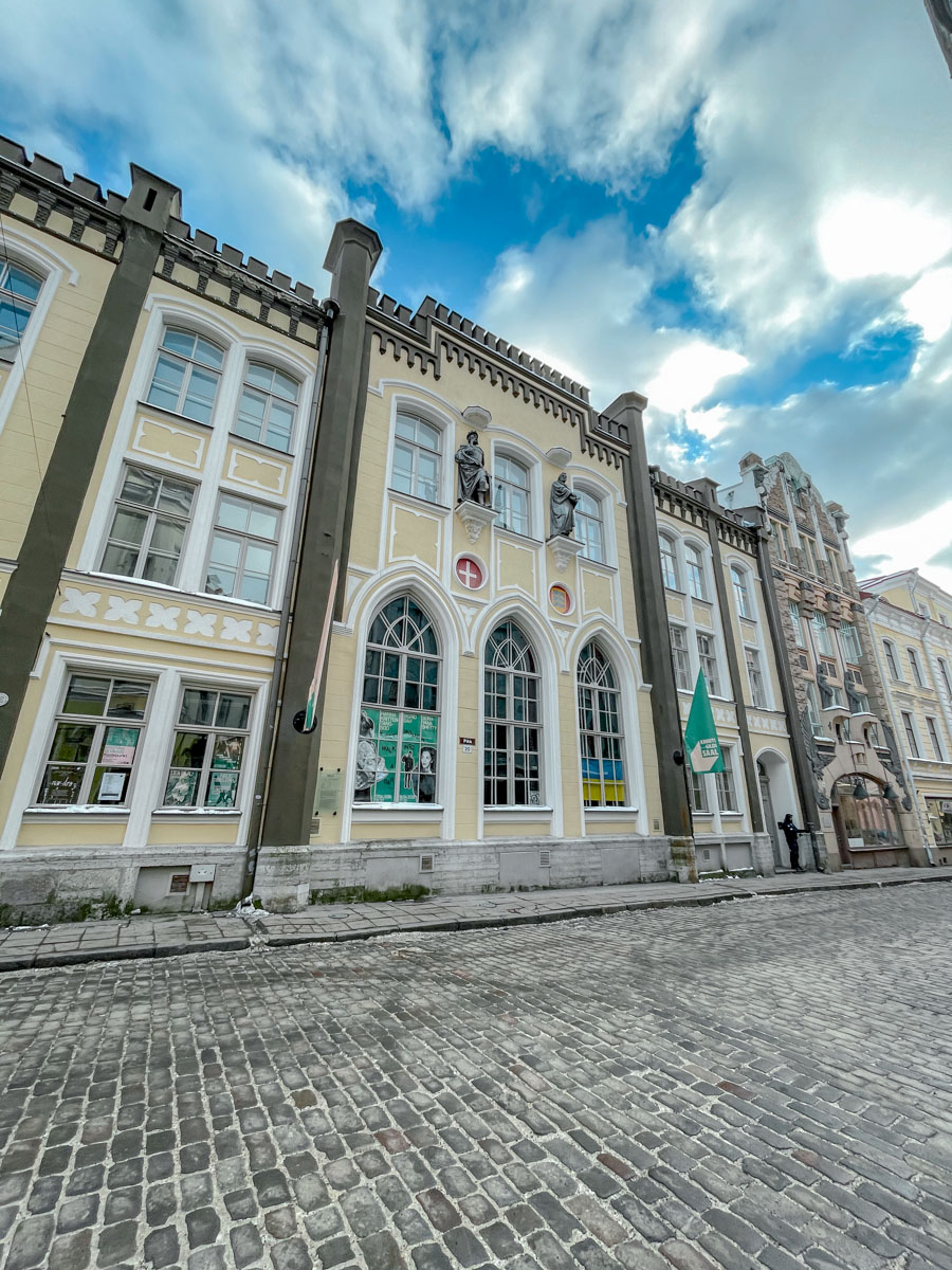 Cobblestone streets and old buildings in Tallinn Old Town.