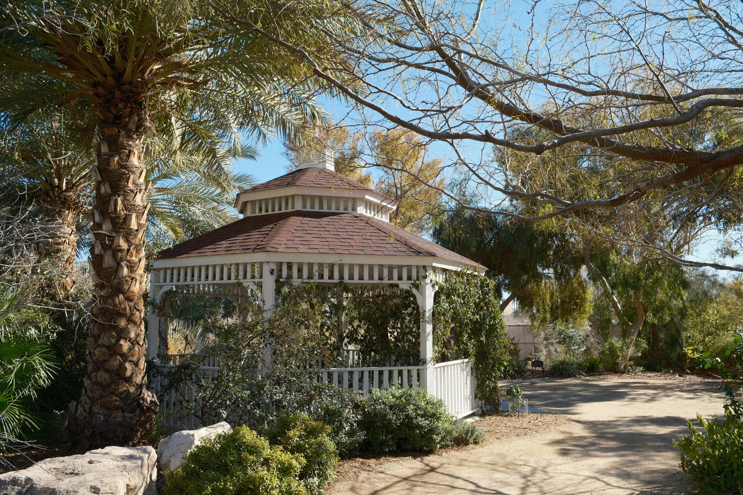 A gazebo of a botanical garden in Las Vegas.