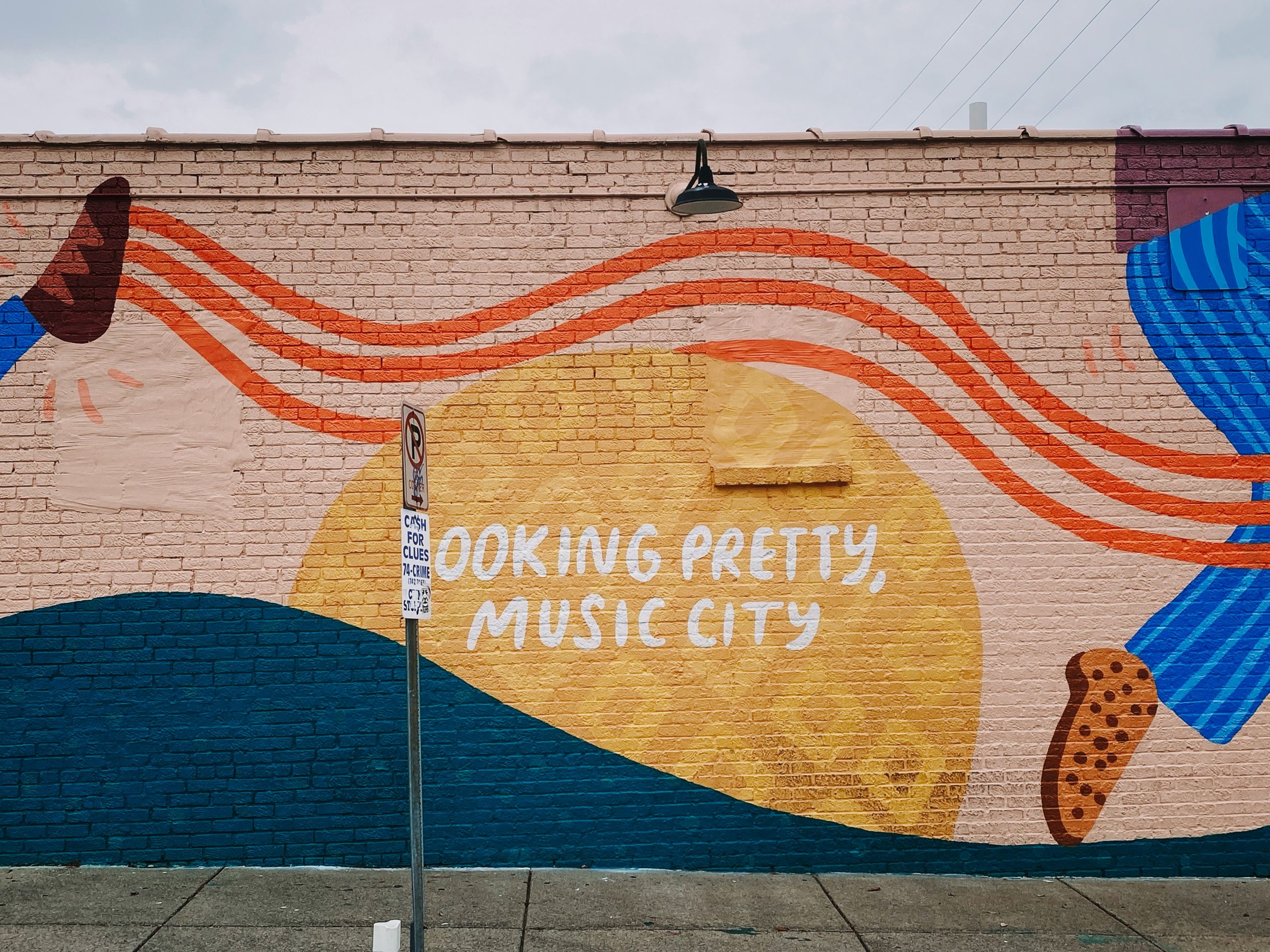 A colorful mural with a text that says "Looking pretty, music city".