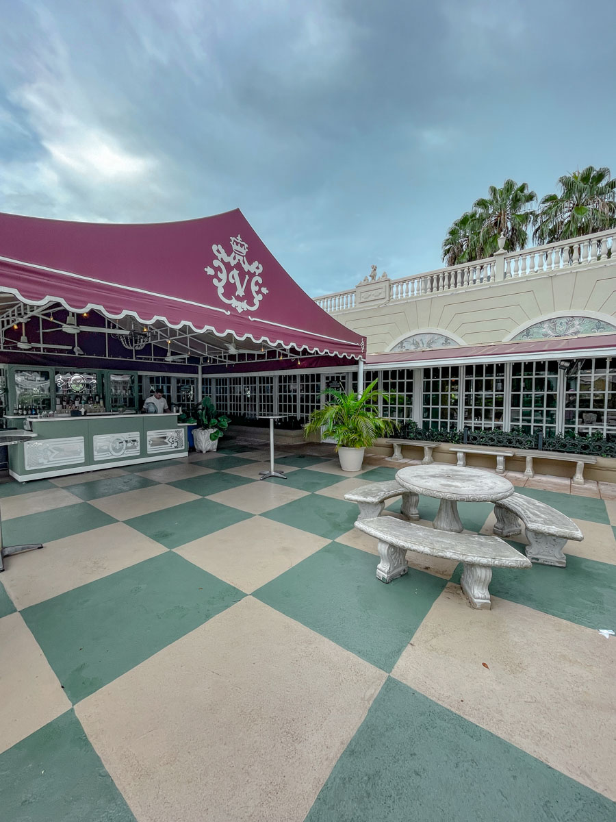 A fancy outdoor bar of a restaurant in Miami.