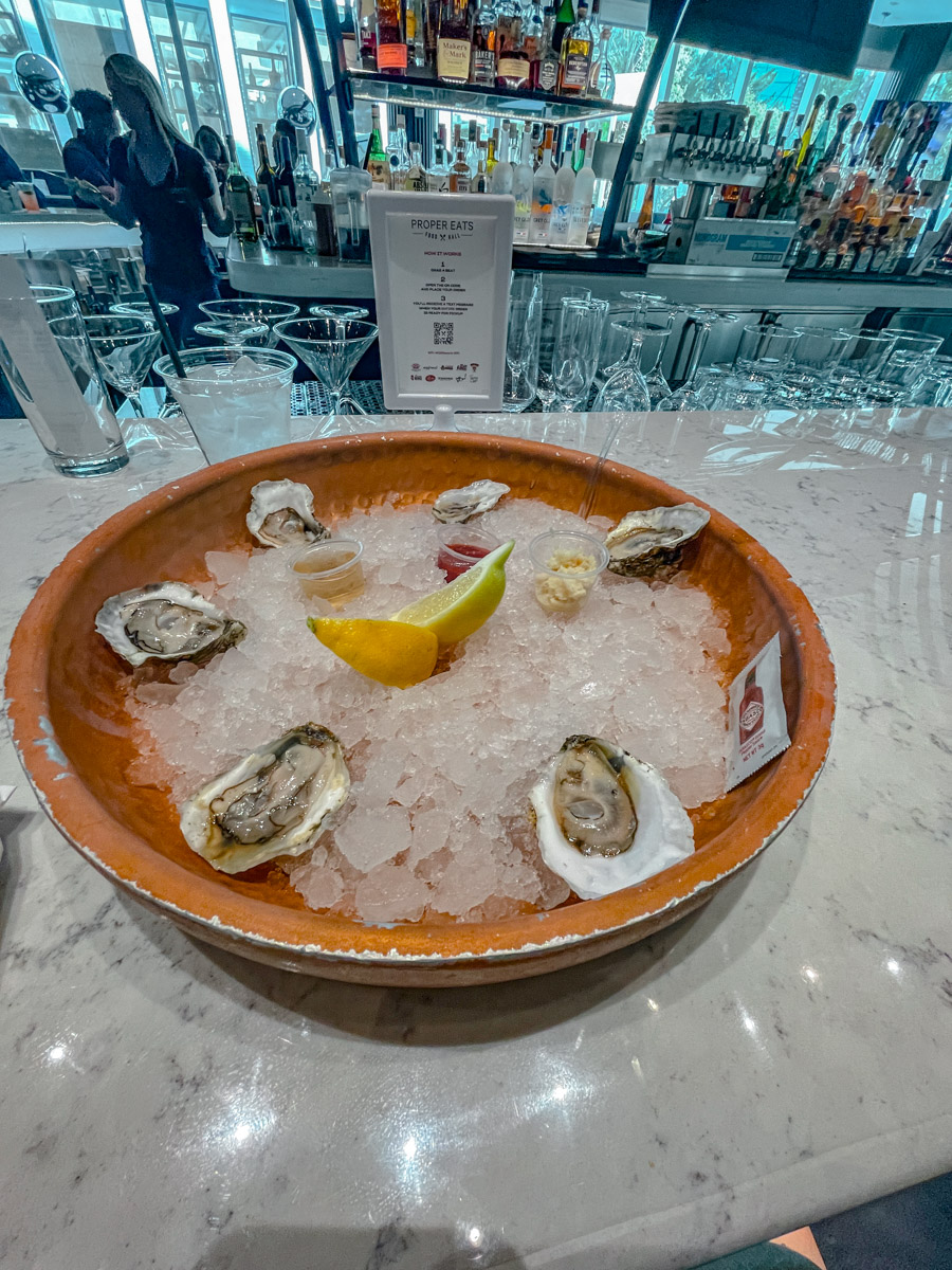 Oysters on ice.