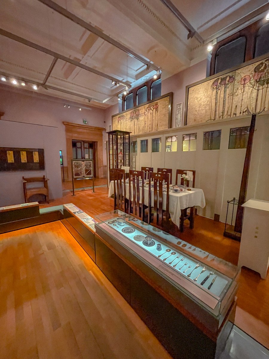 Artifacts at People inside Kelvingrove Art Gallery.